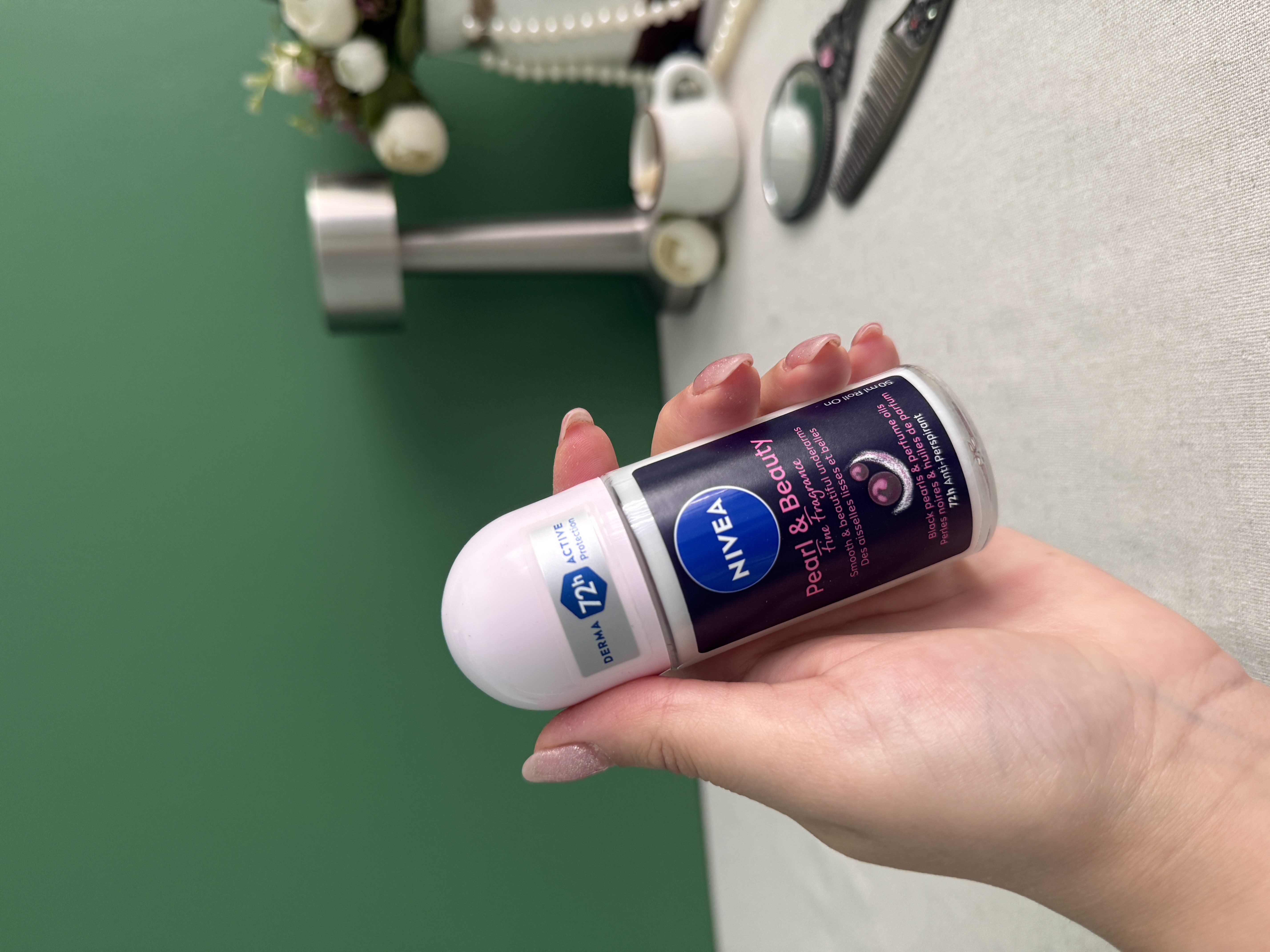 مام رول پرل بیوتی مشکی زنانه نیوا Nivea Pearl Beauty For Women 72 h