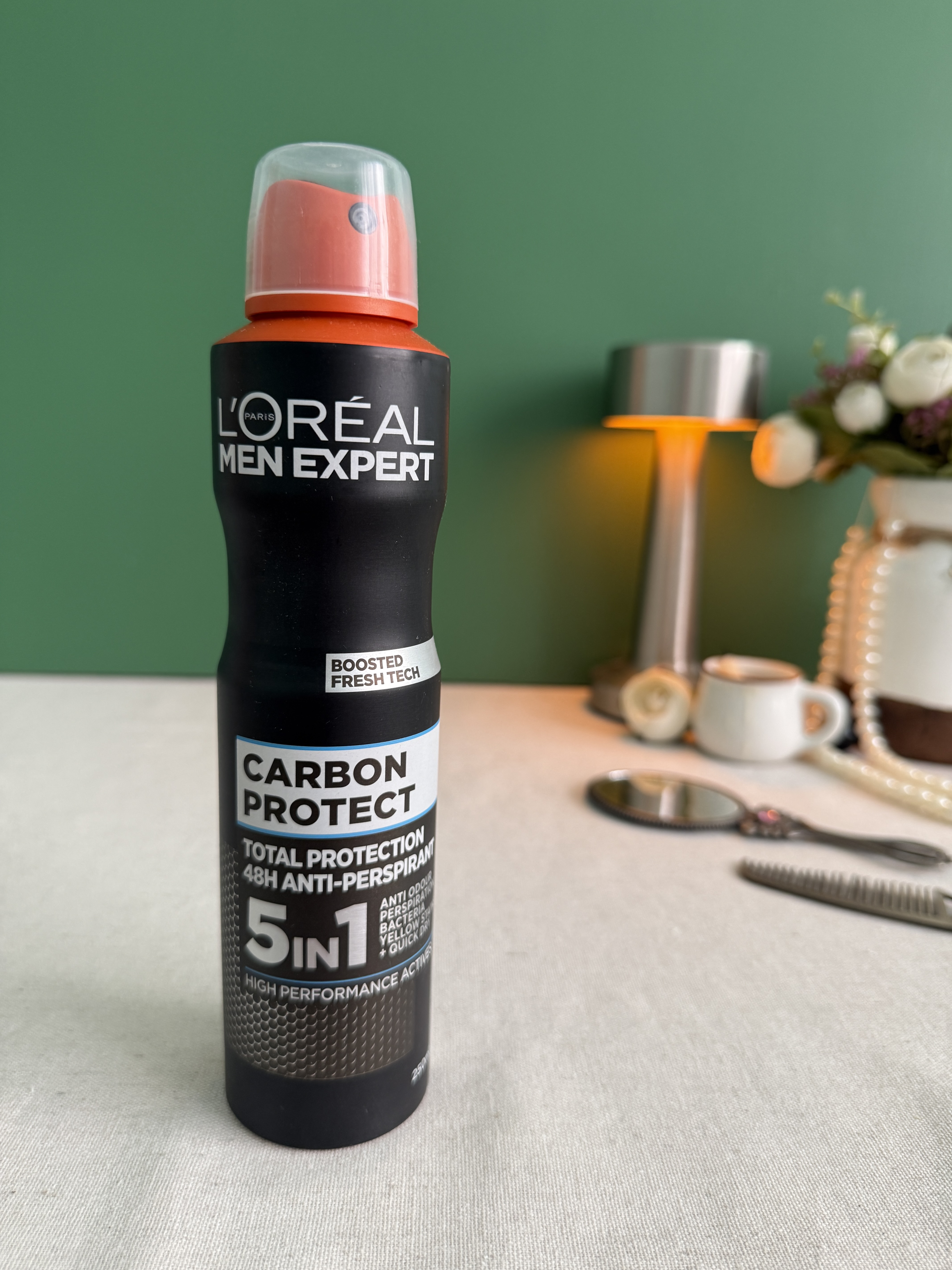 اسپری ضد تعریق مردانه لورآل مدل Carbon Protect حجم ۱۵۰ میلی لیتر با ماندگاری ۴۸ ساعت